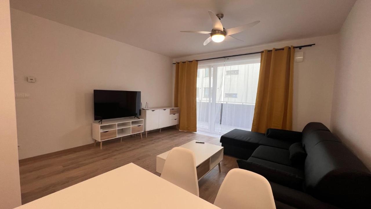 2 Room Apartment Rovinka, 204 Luaran gambar